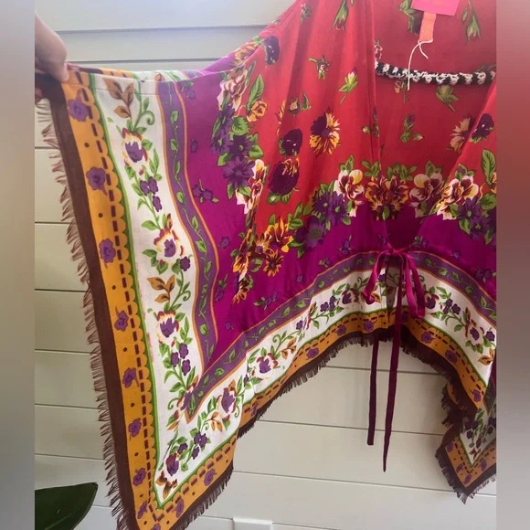 Betsy Johnson Coverlet. Colorful. Summer. Elegant. Cool nights - Picture 3 of 7